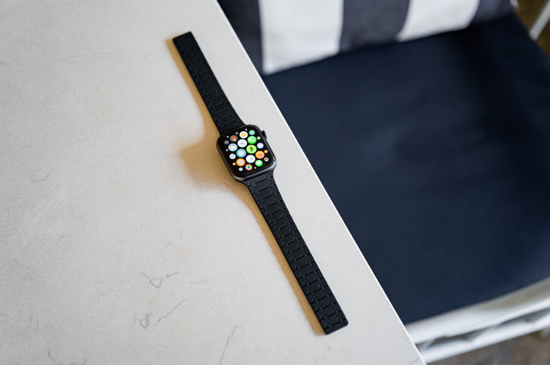 Black Royal Mag Apple Watch Band