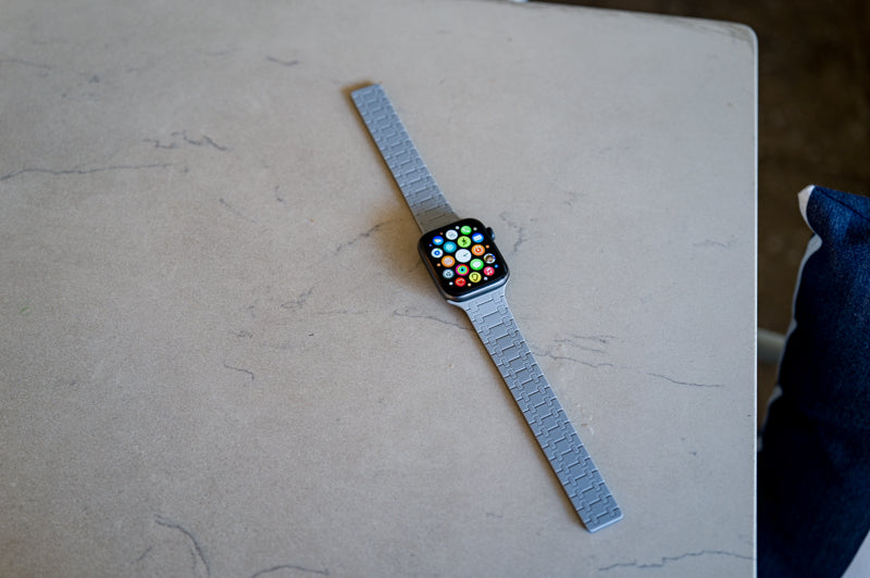 Chalk Royal Mag Apple Watch Band