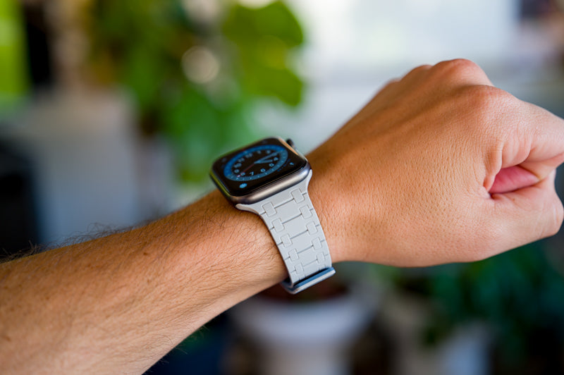 Chalk Royal Mag Apple Watch Band