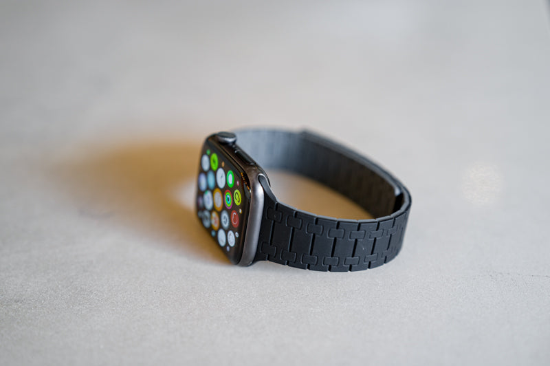 Black Royal Mag Apple Watch Band